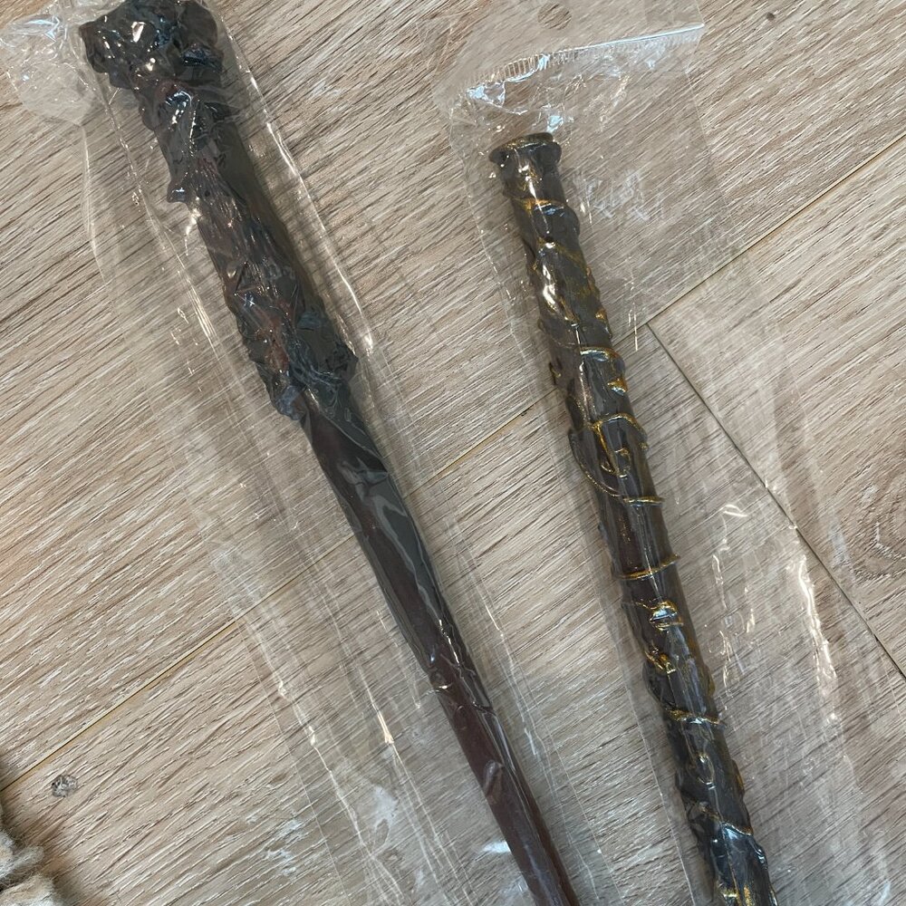 Large Hogwarts House Banners Flags and Harry + Hermione Wands - NEW - Picture 4 of 4
